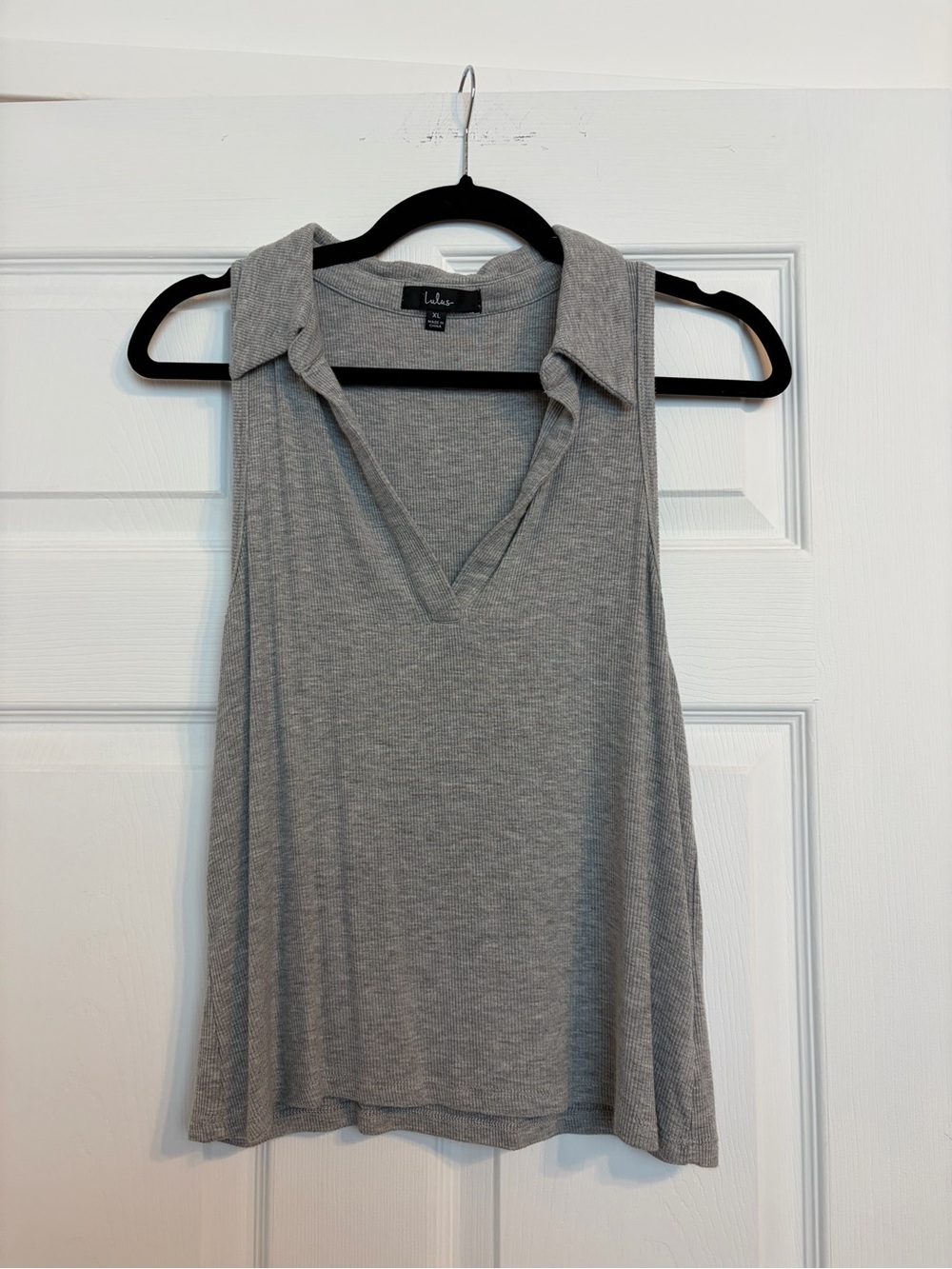 Lulu’s Gray Sleeveless Collared V-Neck Tank